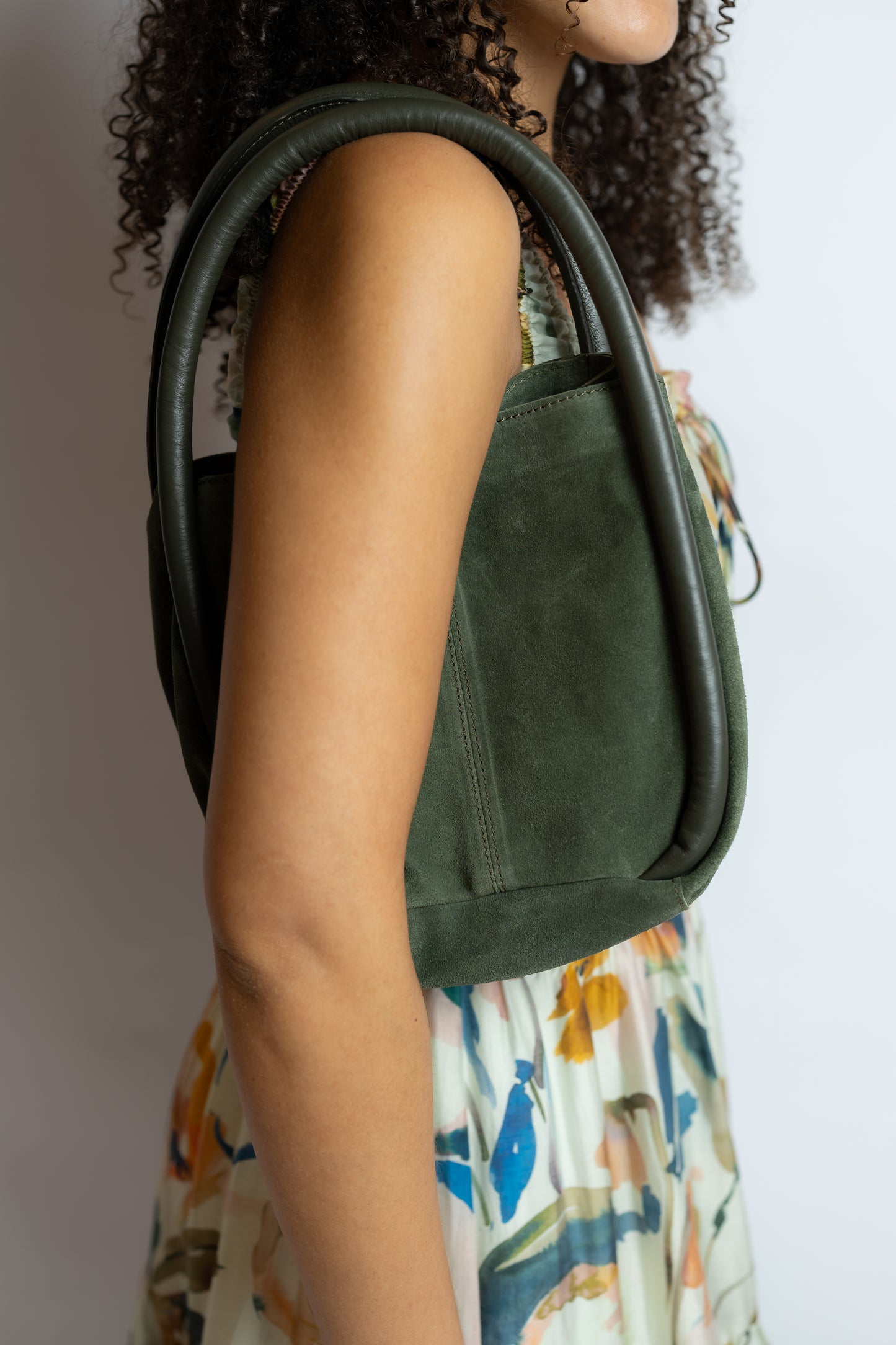 Barlow Bucket Bag Dark Olive