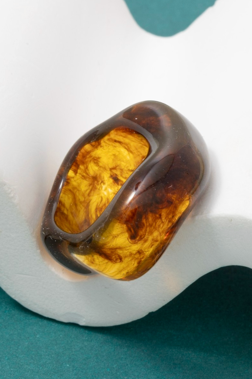 Mara Wave Acrylic Ring