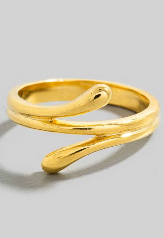 Elara Twist Band Ring