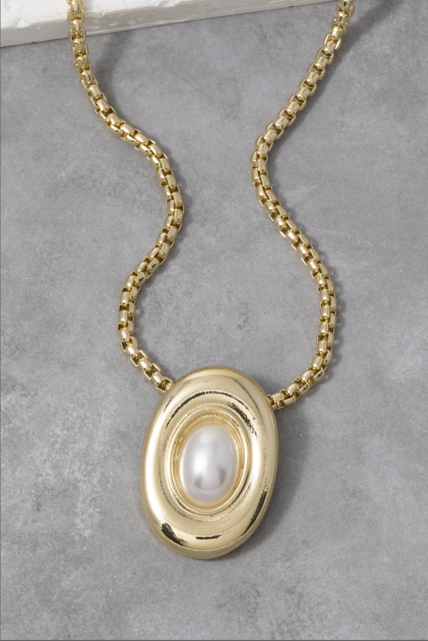 Cynthia Oval Pearl Necklace