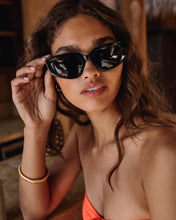 Load image into Gallery viewer, Audrey Sunnies Black/Smoke
