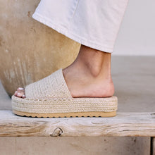 Load image into Gallery viewer, Del Mar Platform Sandal Natural Raffia