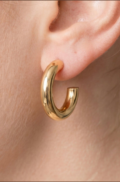 Come Back Tube Hoop Earrings Gold