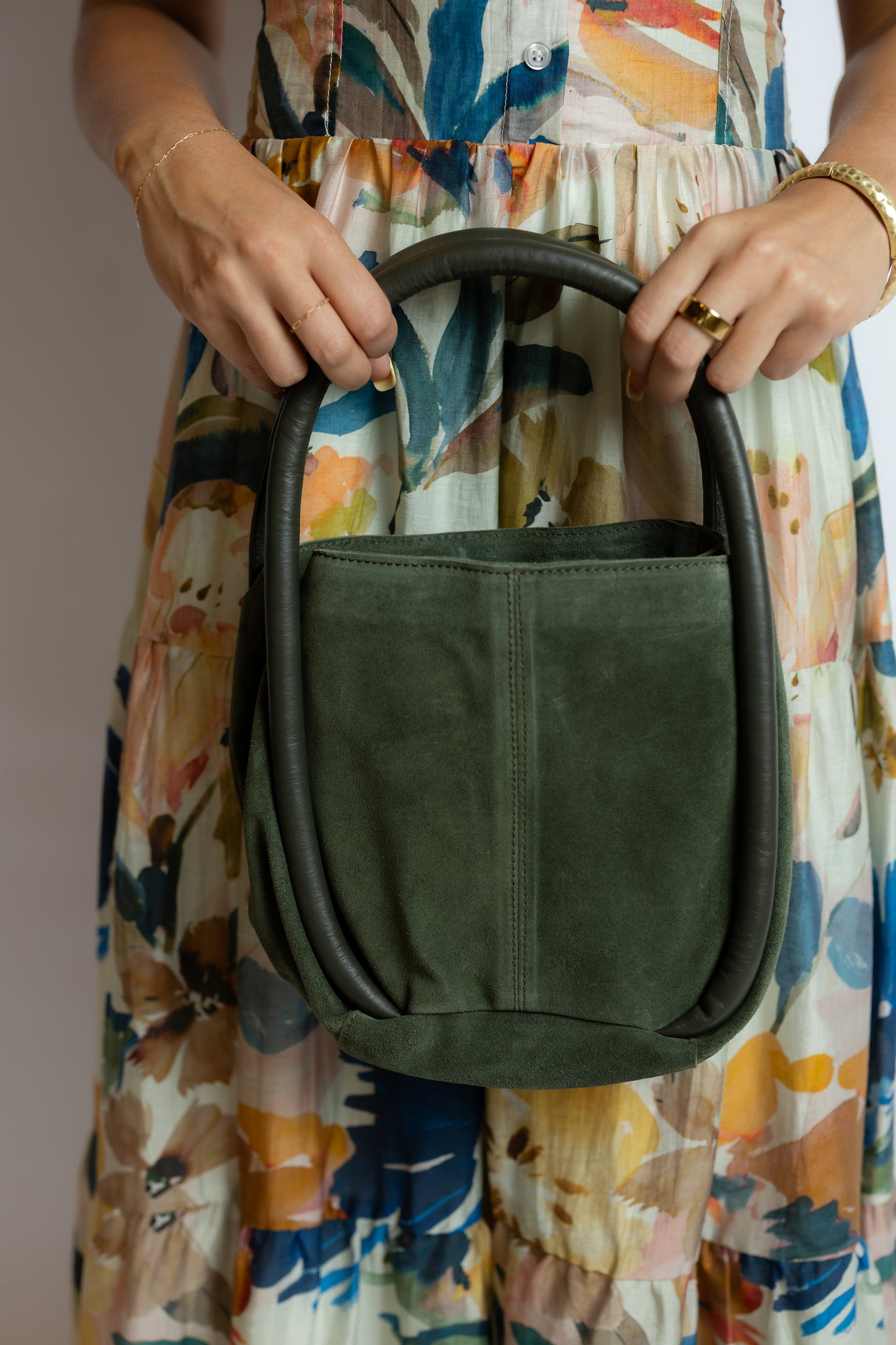 Barlow Bucket Bag Dark Olive