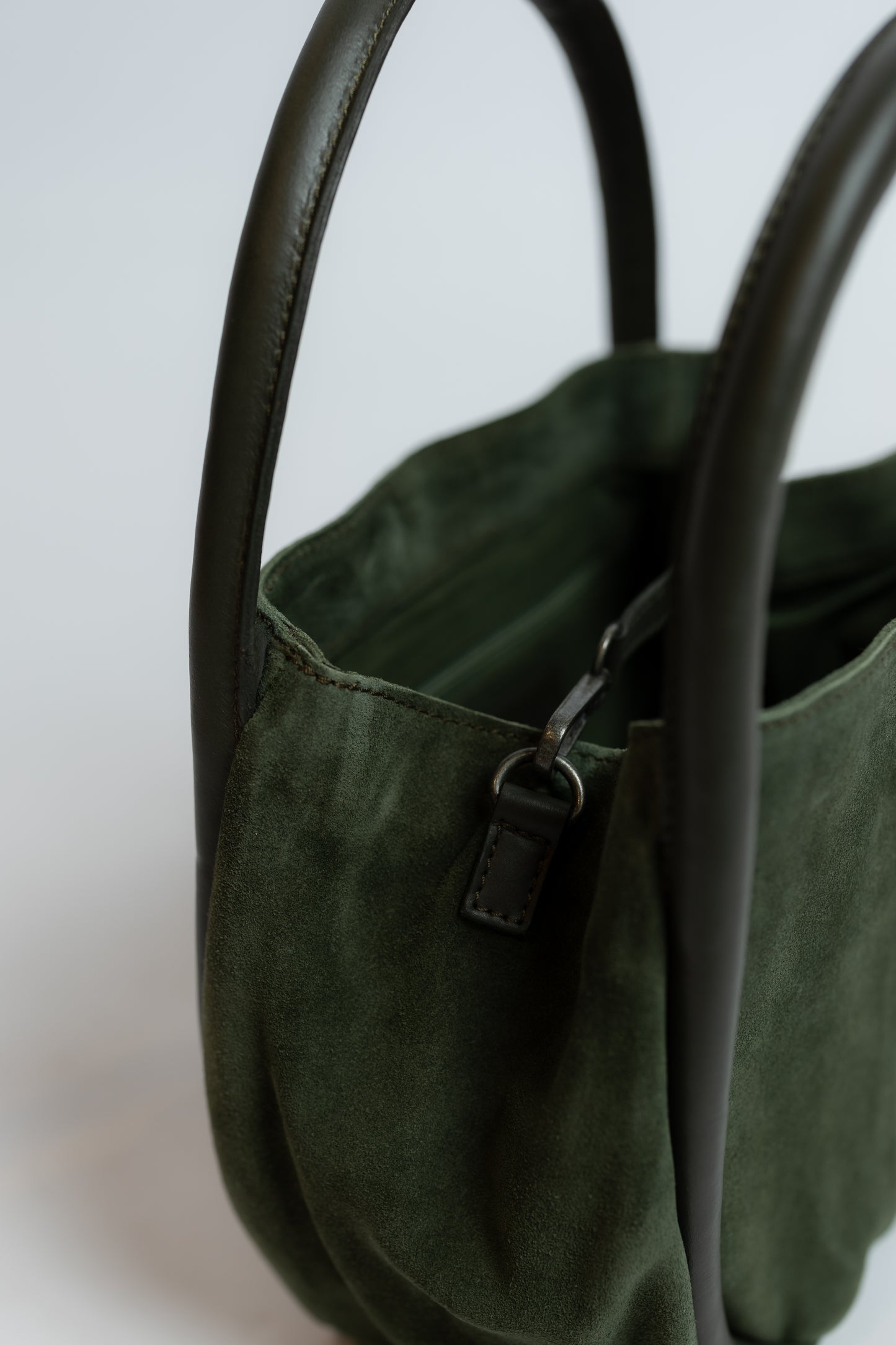 Barlow Bucket Bag Dark Olive