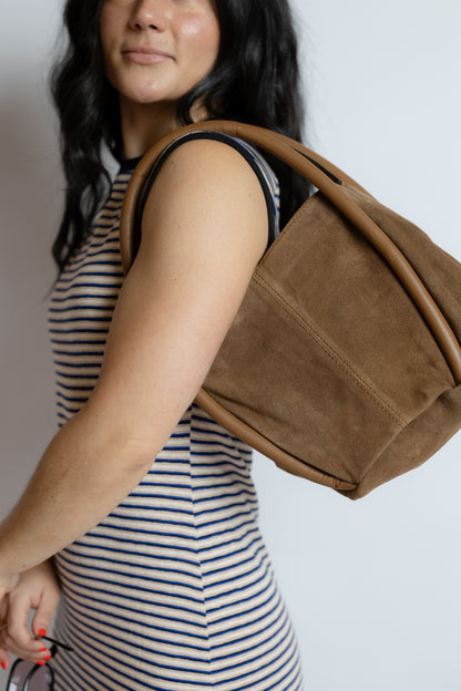 Barlow Bucket Bag Cognac