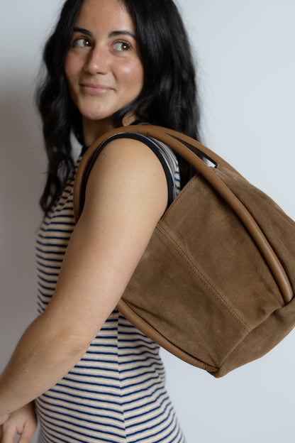 Barlow Bucket Bag Cognac