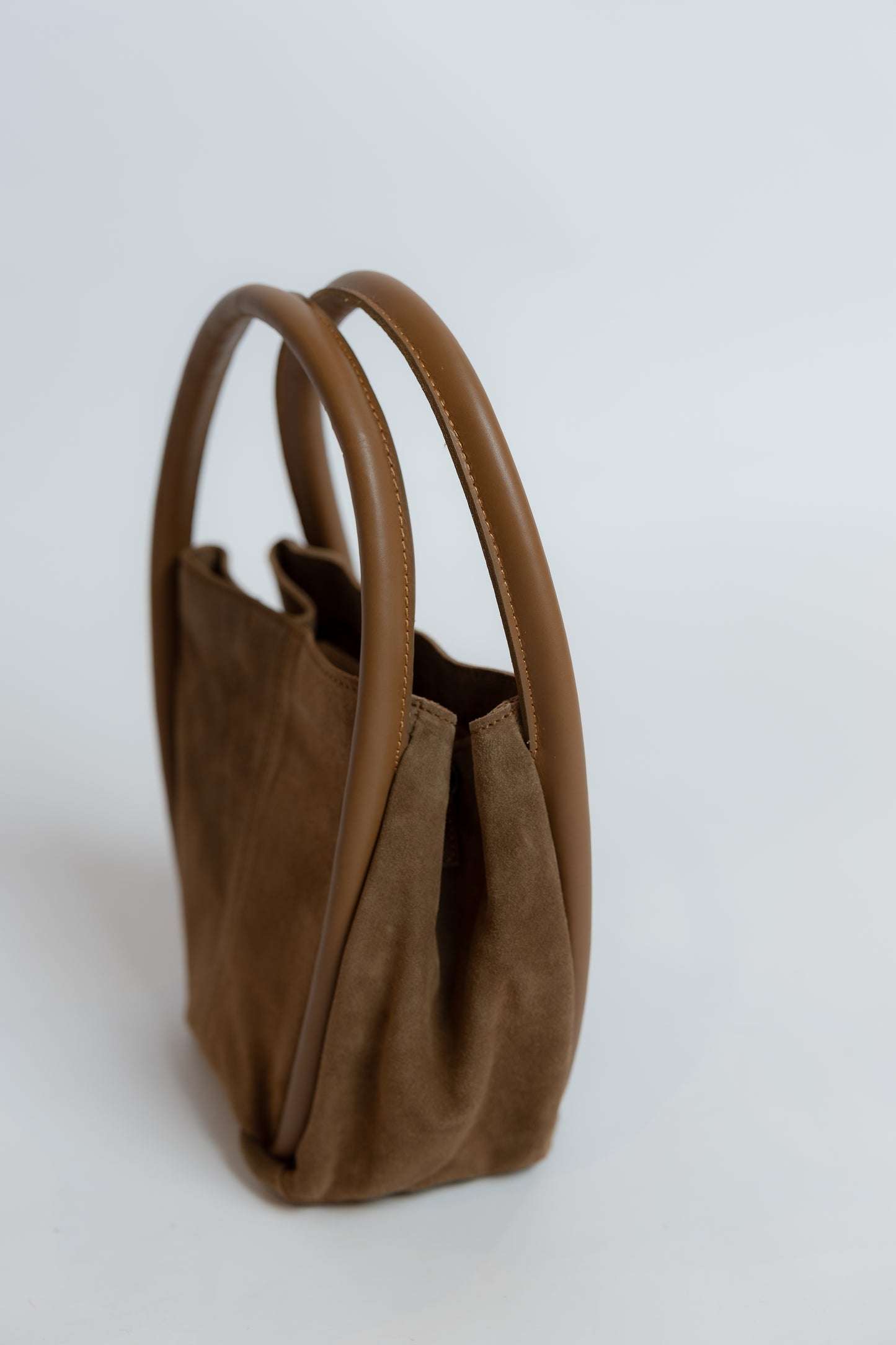 Barlow Bucket Bag Cognac