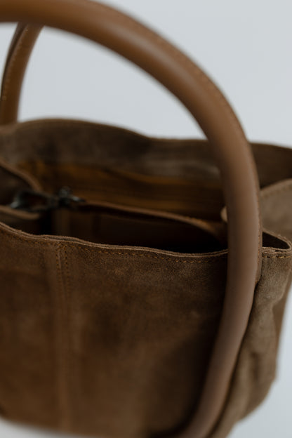 Barlow Bucket Bag Cognac