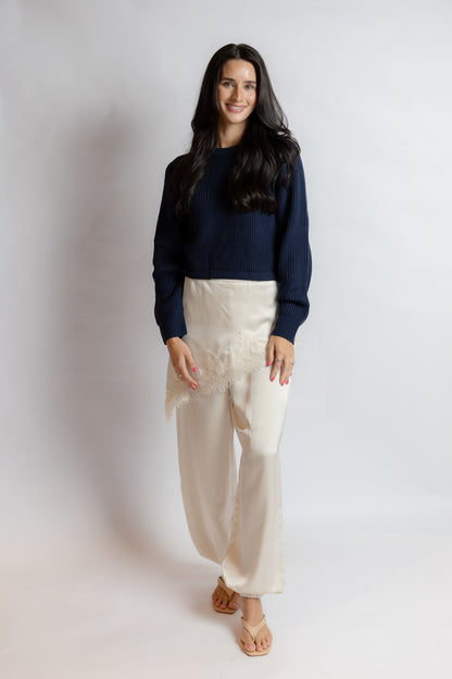 Calm Reader Pullover