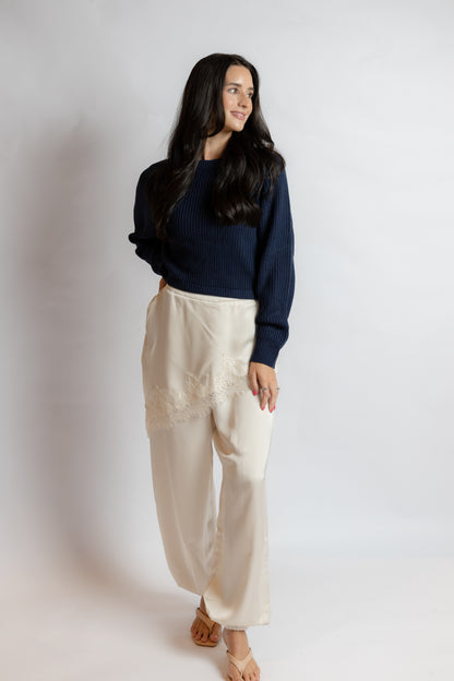Calm Reader Pullover
