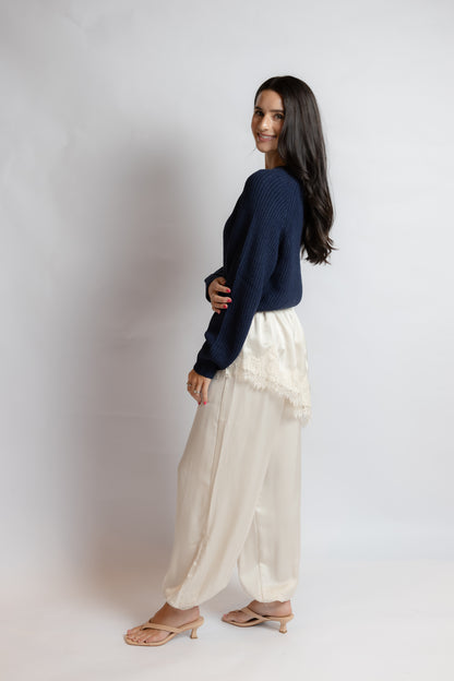 Calm Reader Pullover