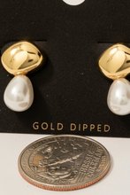 Load image into Gallery viewer, Stick It Out Pearl Earrings