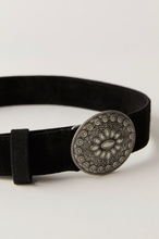 Load image into Gallery viewer, Duchess Concho Belt Black