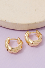 Load image into Gallery viewer, Running Back Twisted Hoops