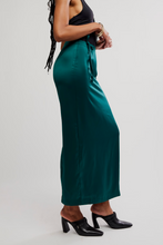 Load image into Gallery viewer, Rosetto Column Skirt