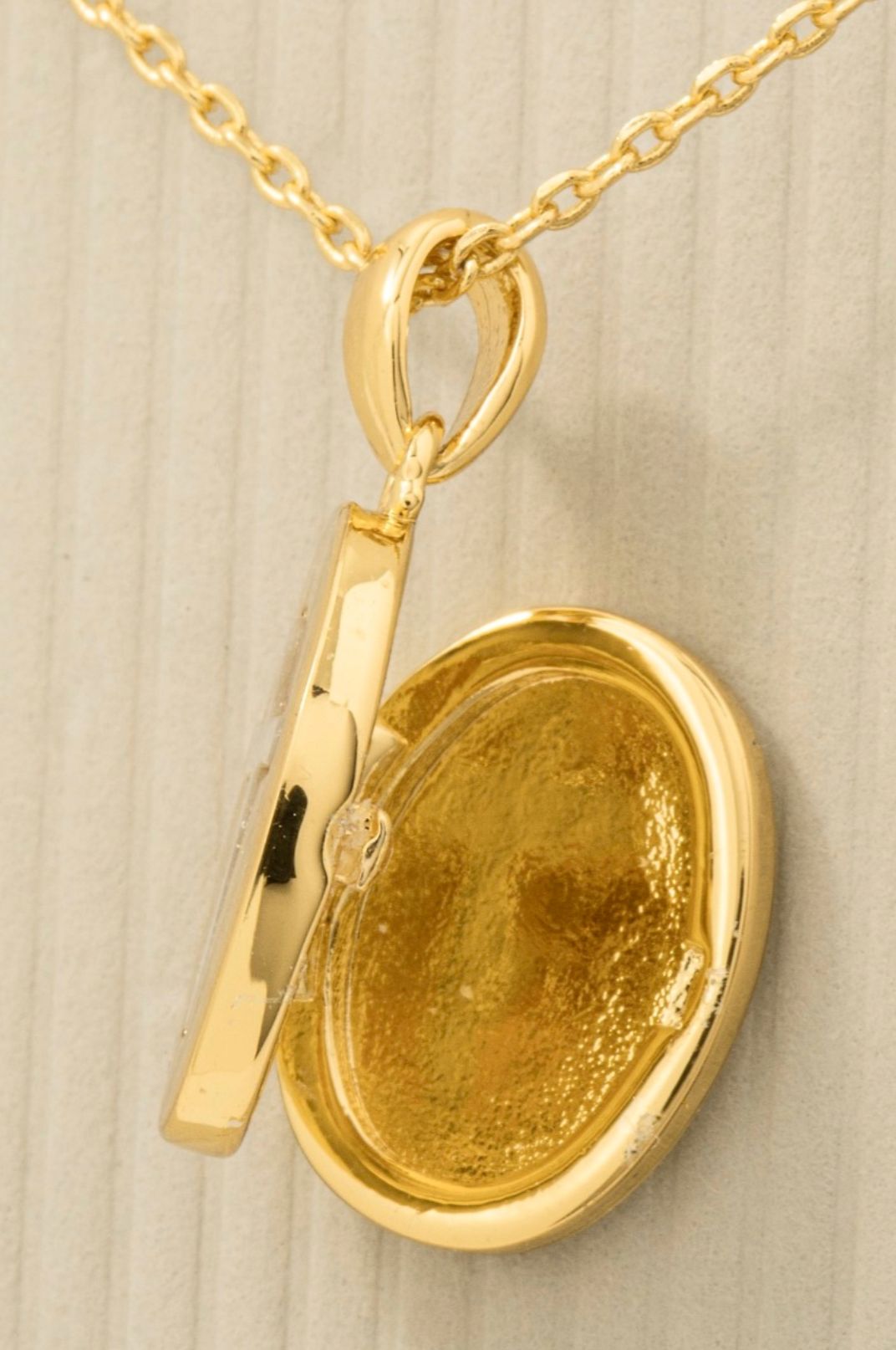 Faithlight Oval Pendant Necklace