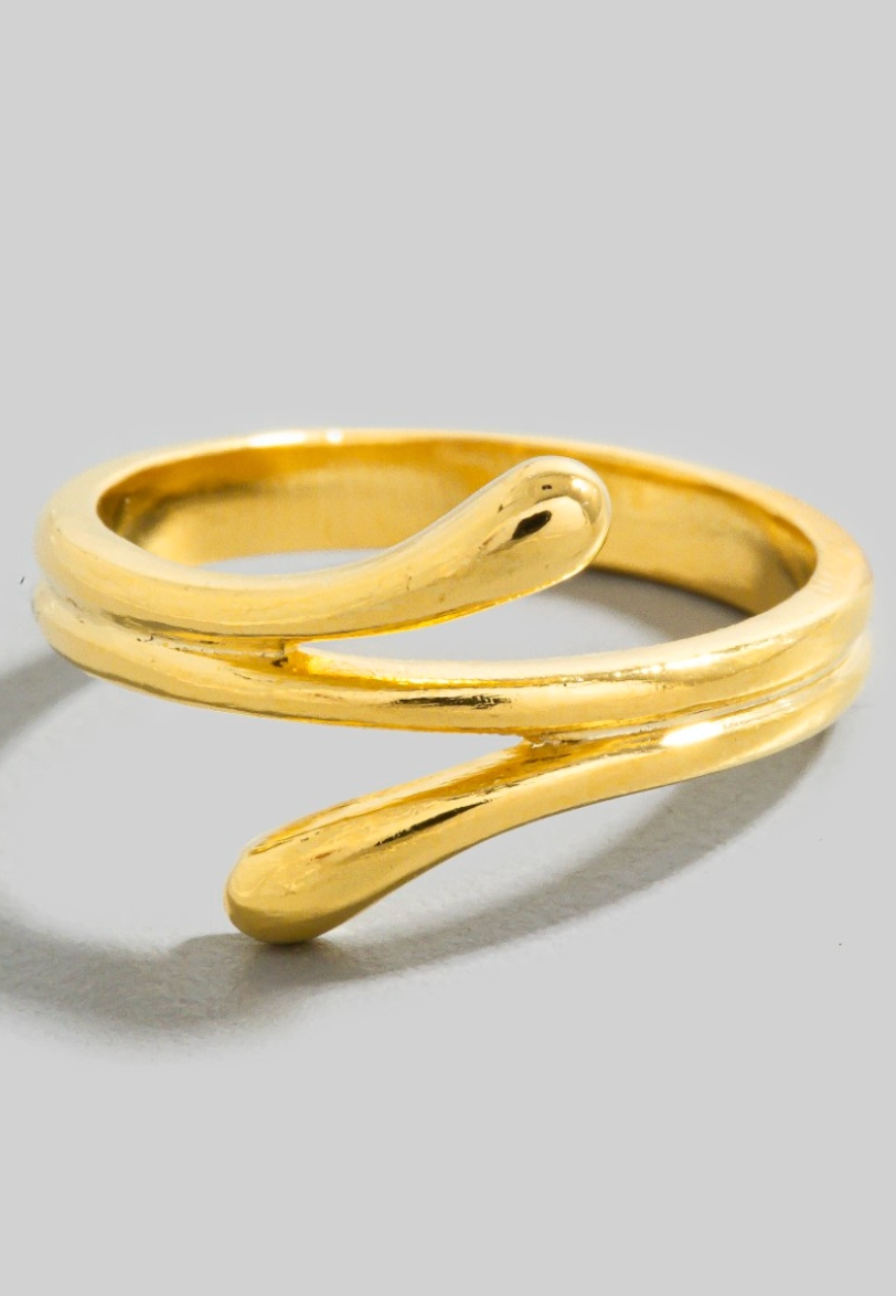Elara Twist Band Ring
