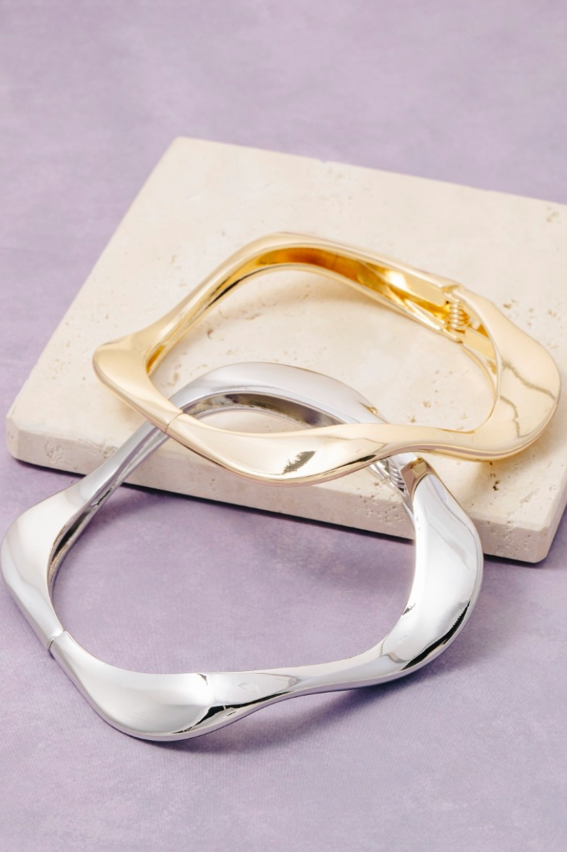 Mira Wave Metal Bangle Gold