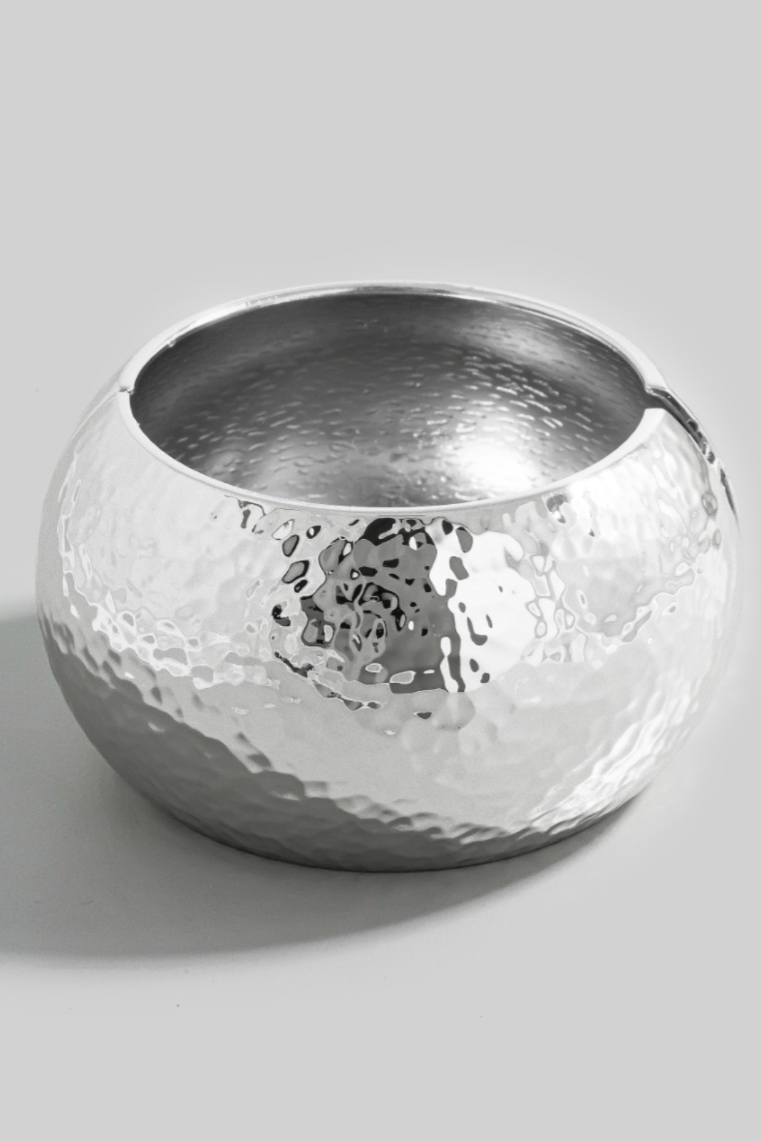Silver hammered rounded hinge bangle bracelet