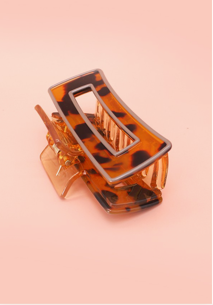 Still Climbing Tortoise Claw Clip Brown