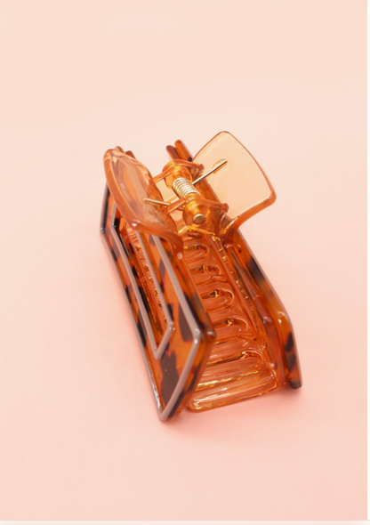 Still Climbing Tortoise Claw Clip Brown