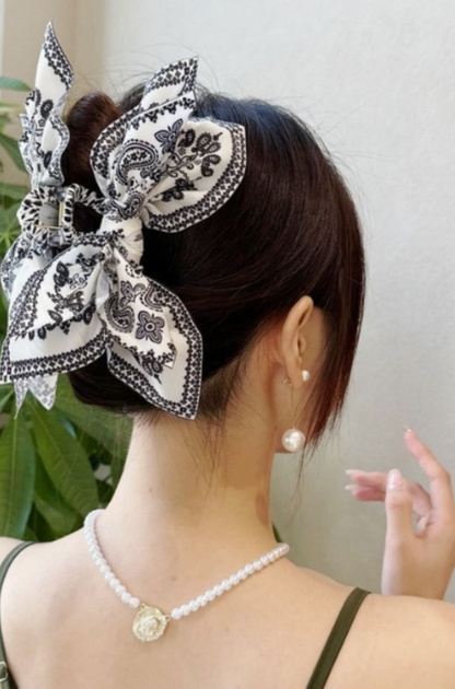 Taylor Paisley Claw Clip Black