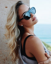Load image into Gallery viewer, Aspen Sunnies Black/Smoke