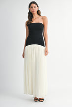 Load image into Gallery viewer, Noir Harmony Pleated Dress