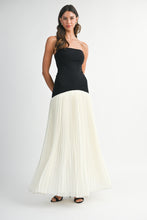 Load image into Gallery viewer, Noir Harmony Pleated Dress