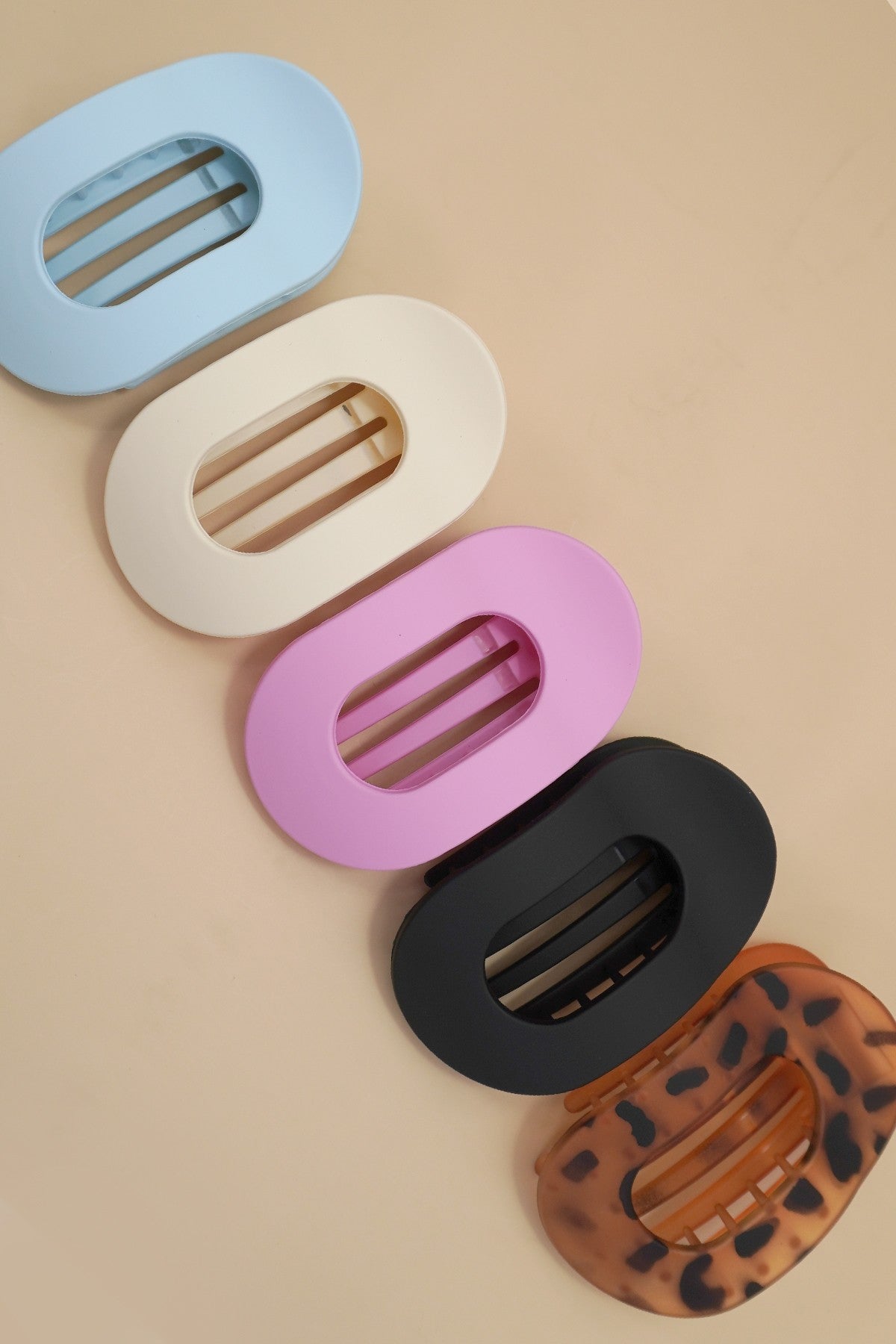 Pippa Jumbo Oval Clip Taupe