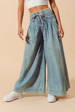Load image into Gallery viewer, Courtney Wide Leg Jeans