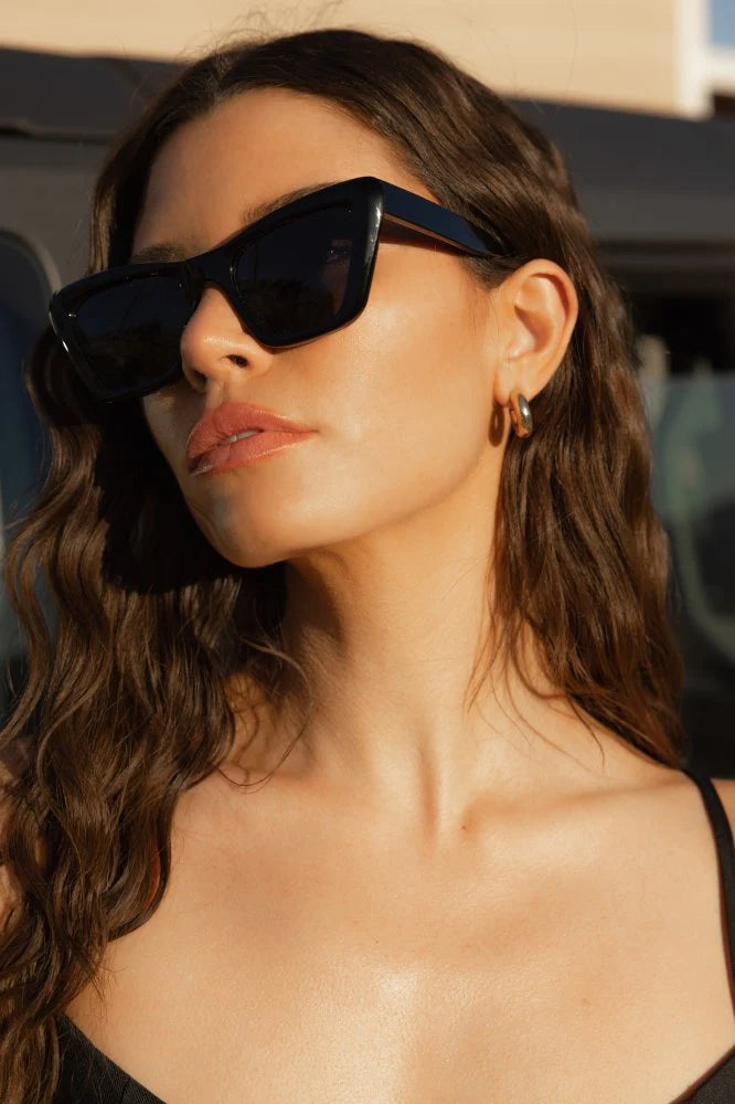 Daisy Sunnies Black/Smoke