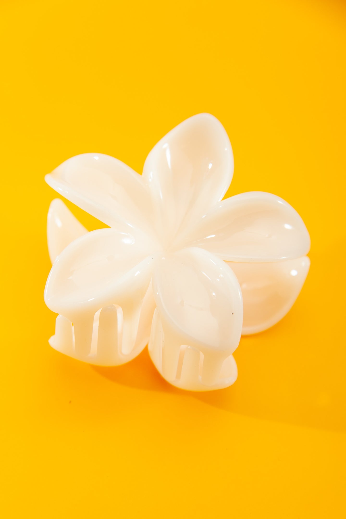 Easy Living Flower Clip Ivory