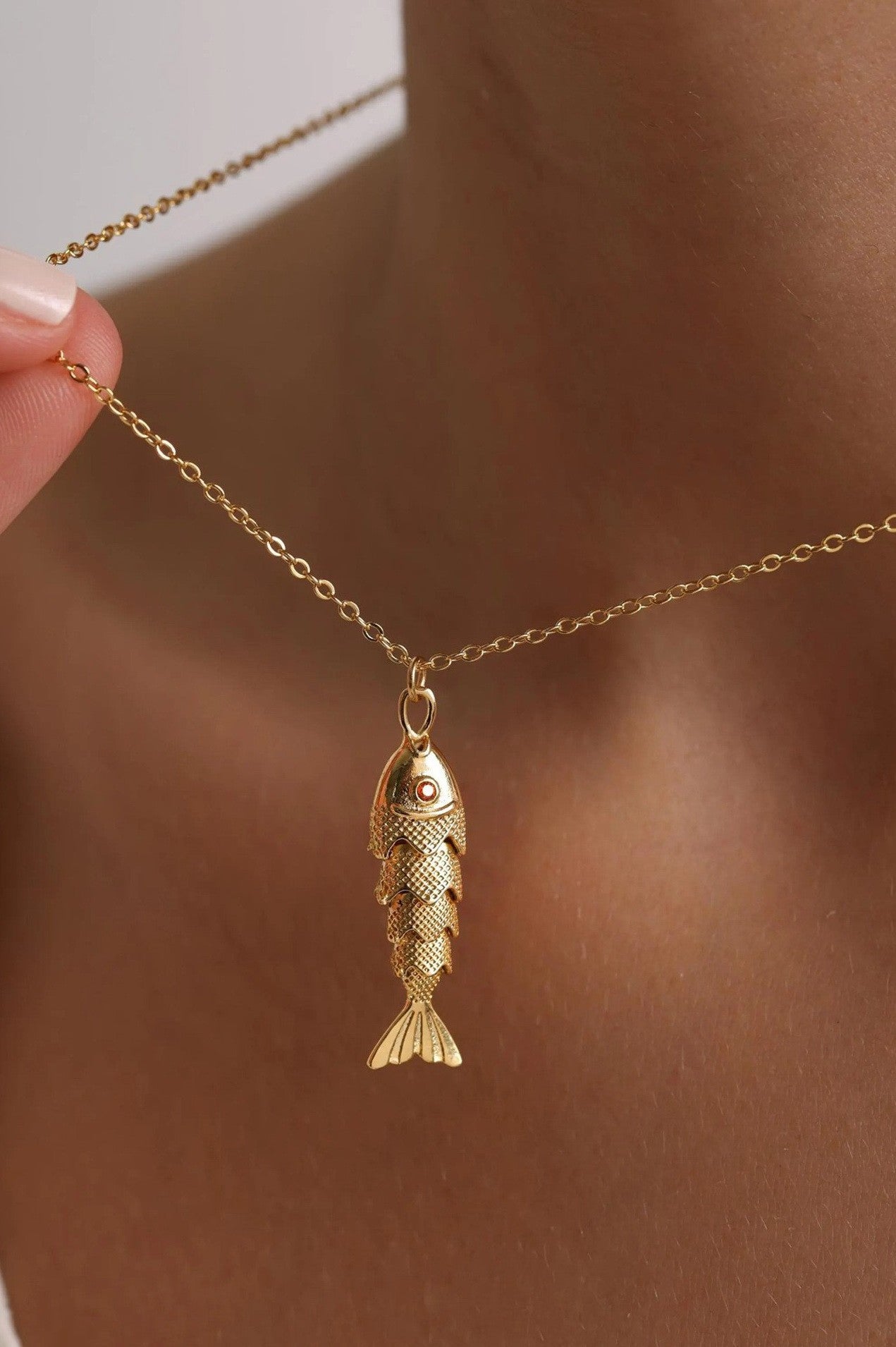 18K gold stainless steel fish pendant necklace with articulated design on chain