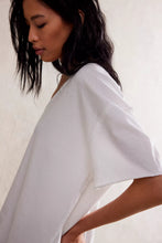 Load image into Gallery viewer, Nina Tee V-Neck Ivory