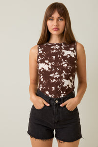 Woman wearing abstract brown and white sleeveless ribbed knit tank top