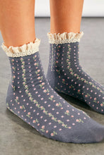 Load image into Gallery viewer, Rosebud Waffle Knit Ankle Socks