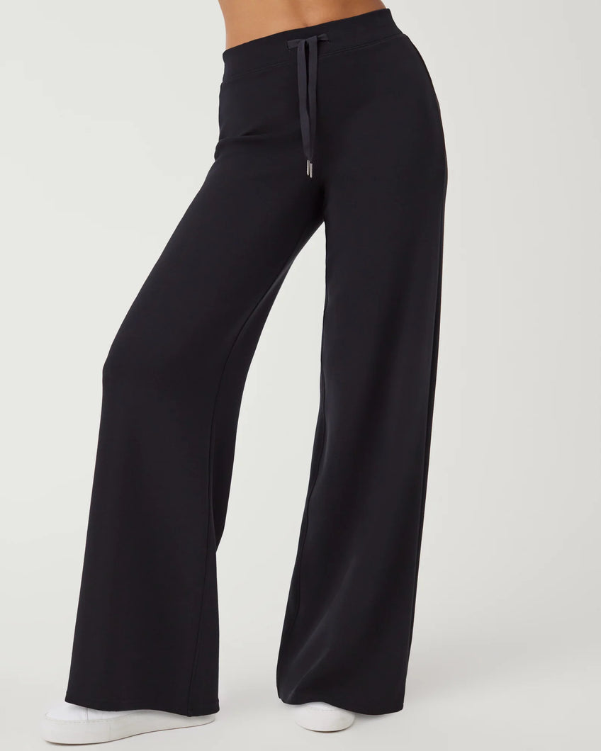 AirEssentials Wide Leg Pant Black
