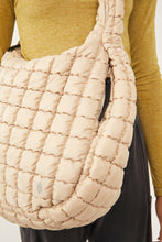 Load image into Gallery viewer, Quilted Carryall Off White